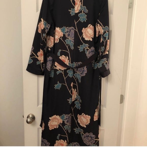 H&M Kimono Amazing add on to your wardrobe!! - Picture 3 of 10